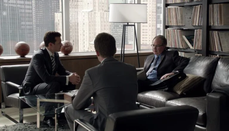 Момент из 10 серии 1 сезона