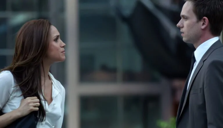 Момент из 9 серии 1 сезона