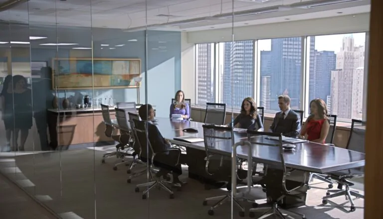 Момент из 10 серии 3 сезона