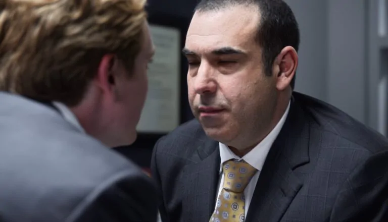 Момент из 8 серии 3 сезона