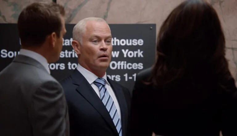 Момент из 8 серии 4 сезона